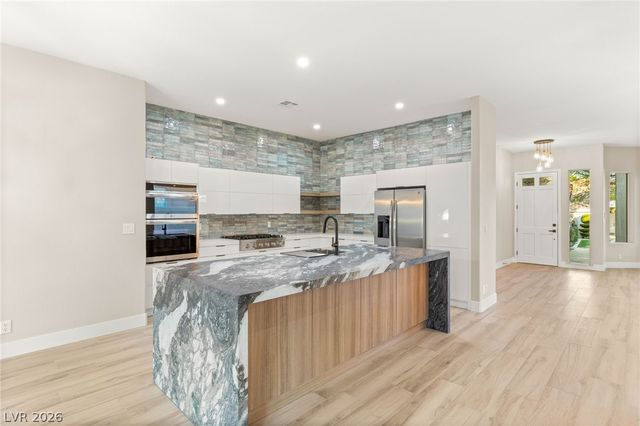 1605 Shadow Rock Drive, Las Vegas, NV 89117