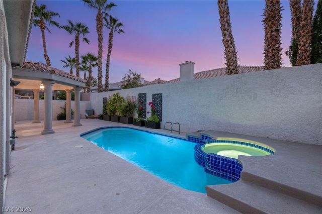 1605 Shadow Rock Drive, Las Vegas, NV 89117