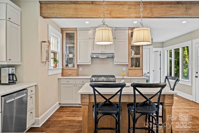 75 Lakewood Drive, Asheville, NC 28803