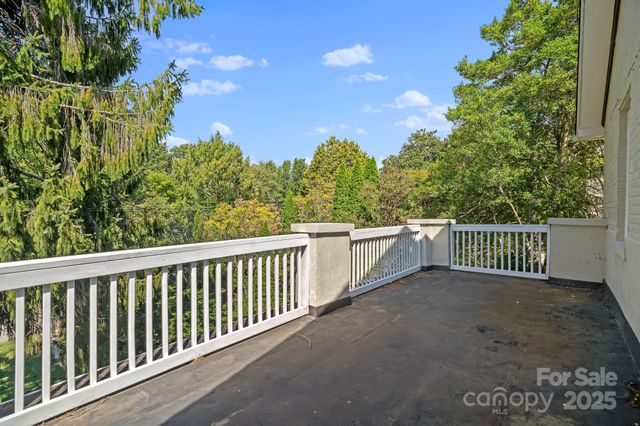 75 Lakewood Drive, Asheville, NC 28803