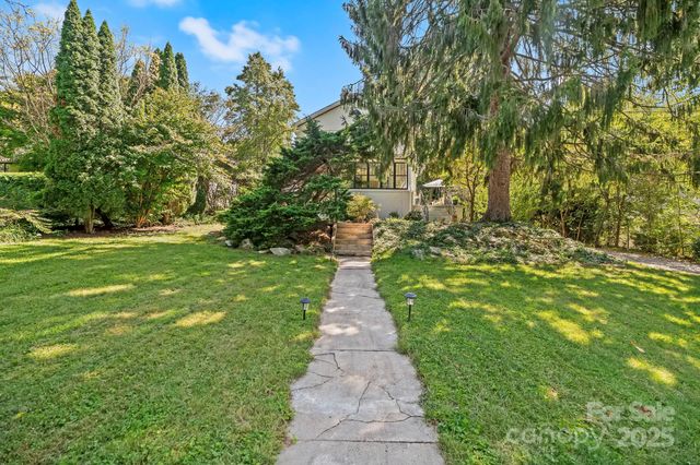 75 Lakewood Drive, Asheville, NC 28803