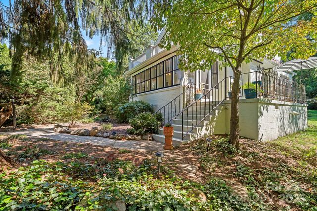 75 Lakewood Drive, Asheville, NC 28803