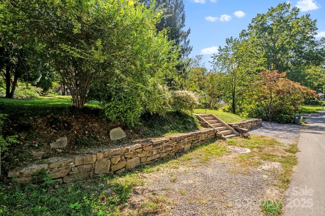 75 Lakewood Drive, Asheville, NC 28803