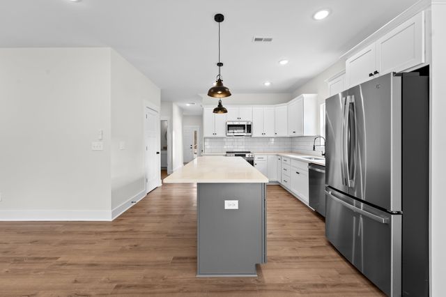 288 Woodland Creek Dr, Mcminnville, TN 37110