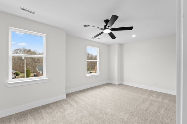 288 Woodland Creek Dr, Mcminnville, TN 37110