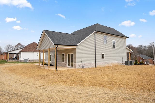 288 Woodland Creek Dr, Mcminnville, TN 37110