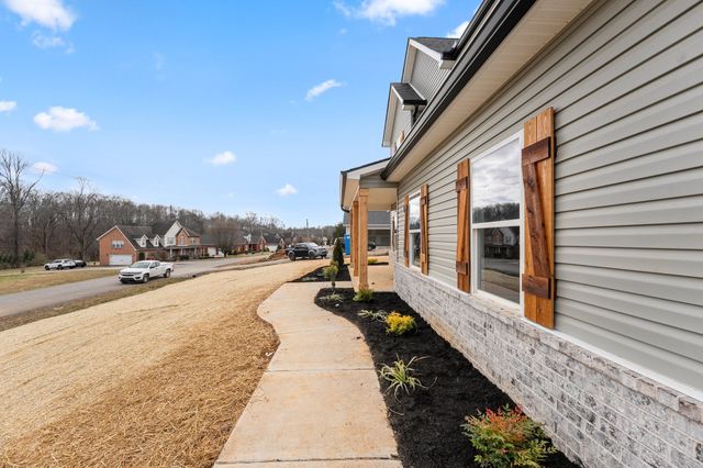 288 Woodland Creek Dr, Mcminnville, TN 37110