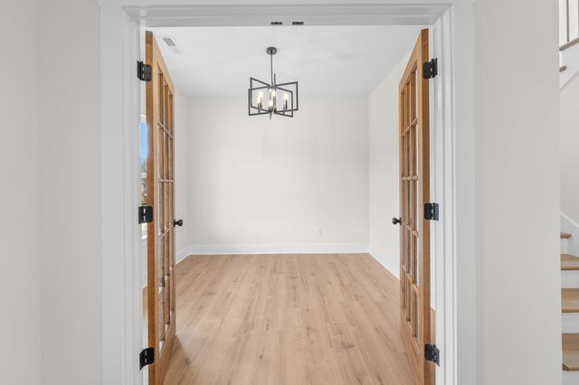 288 Woodland Creek Dr, Mcminnville, TN 37110