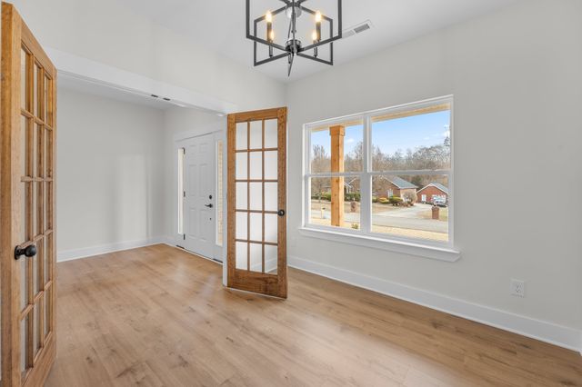 288 Woodland Creek Dr, Mcminnville, TN 37110