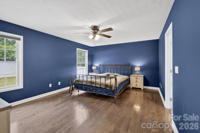 1590 Mayfair Drive, Conover, NC 28613