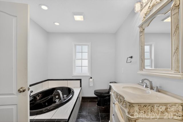 1590 Mayfair Drive, Conover, NC 28613