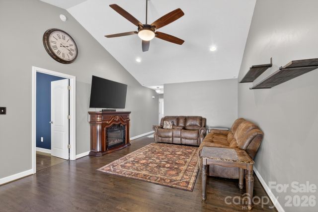 1590 Mayfair Drive, Conover, NC 28613