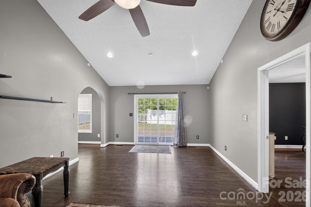 1590 Mayfair Drive, Conover, NC 28613