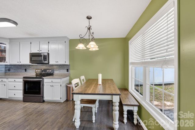 1590 Mayfair Drive, Conover, NC 28613