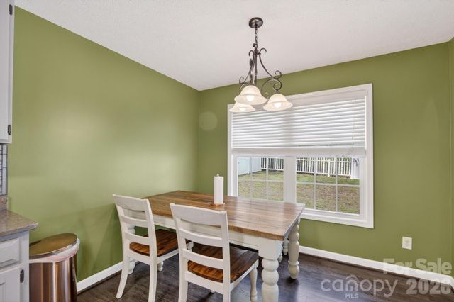 1590 Mayfair Drive, Conover, NC 28613
