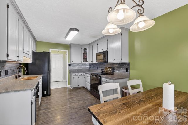 1590 Mayfair Drive, Conover, NC 28613