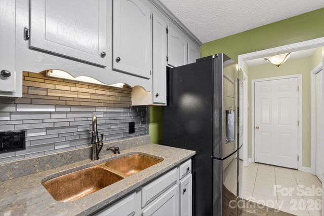 1590 Mayfair Drive, Conover, NC 28613