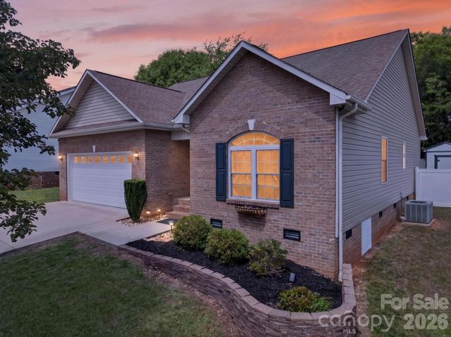 1590 Mayfair Drive, Conover, NC 28613