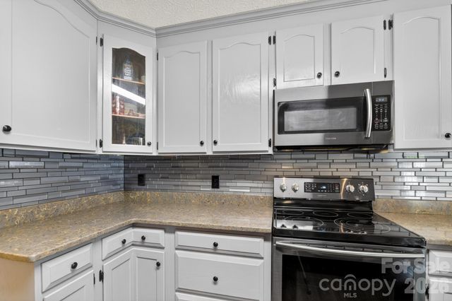 1590 Mayfair Drive, Conover, NC 28613
