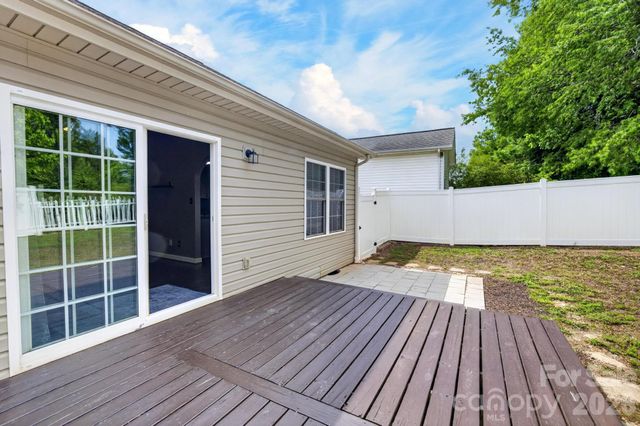 1590 Mayfair Drive, Conover, NC 28613