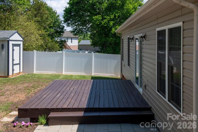 1590 Mayfair Drive, Conover, NC 28613