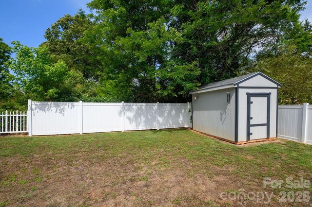 1590 Mayfair Drive, Conover, NC 28613