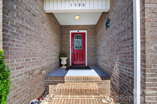 1590 Mayfair Drive, Conover, NC 28613