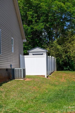 1590 Mayfair Drive, Conover, NC 28613