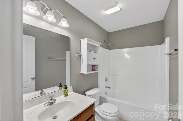 1590 Mayfair Drive, Conover, NC 28613