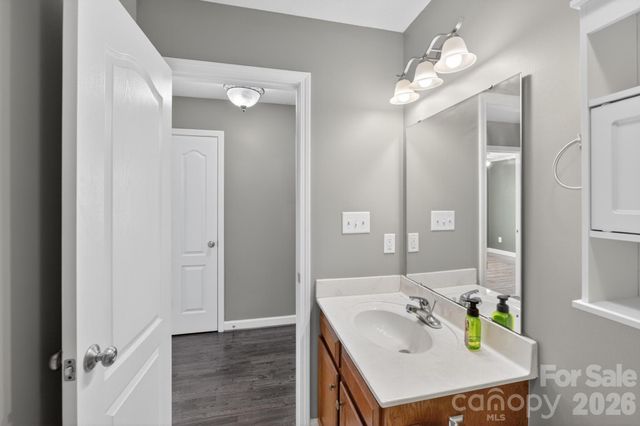 1590 Mayfair Drive, Conover, NC 28613
