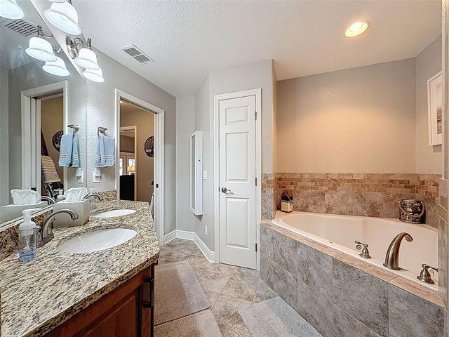 204 BENTLEY OAKS BOULEVARD, Auburndale, FL 33823