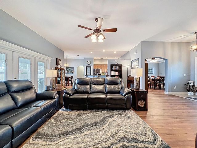 204 BENTLEY OAKS BOULEVARD, Auburndale, FL 33823