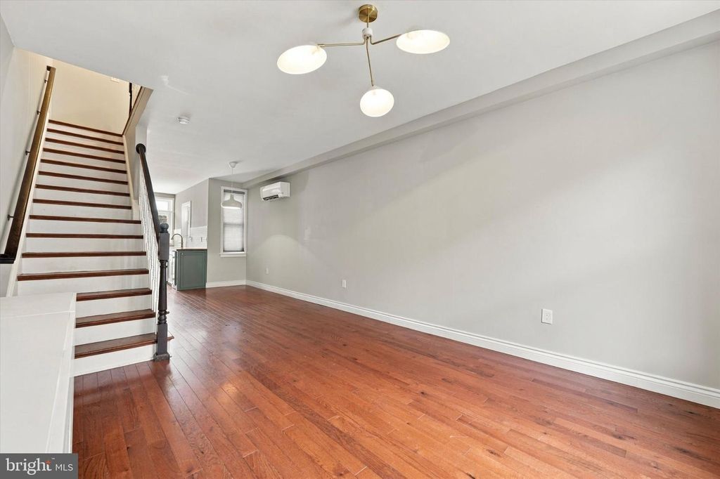 1109 E WILT ST, PHILADELPHIA, PA 19125 — photo 4