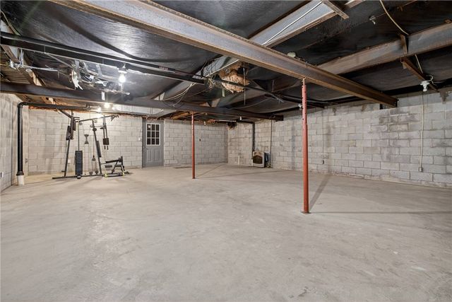 805 National Way, Ellwood City, PA 16117