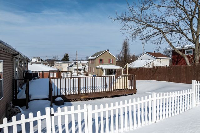 805 National Way, Ellwood City, PA 16117