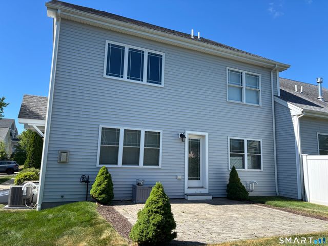 11 Bleeker Circle 11, North Haven, CT 06473