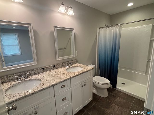 11 Bleeker Circle 11, North Haven, CT 06473