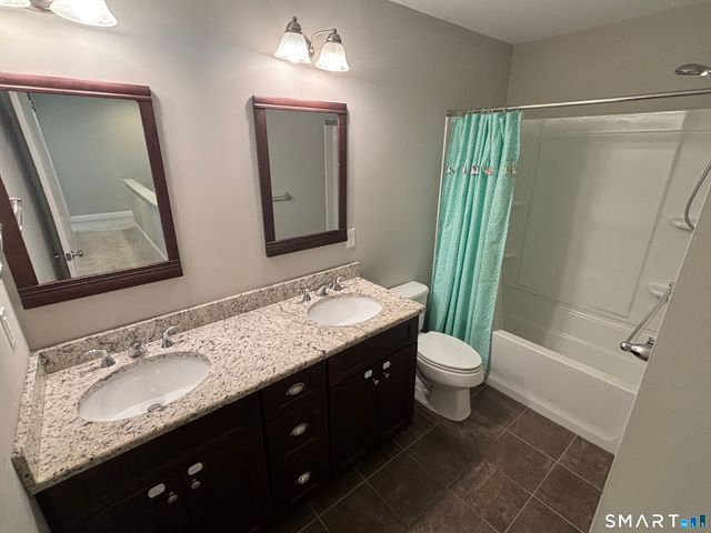 11 Bleeker Circle 11, North Haven, CT 06473