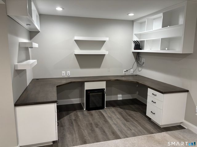 11 Bleeker Circle 11, North Haven, CT 06473