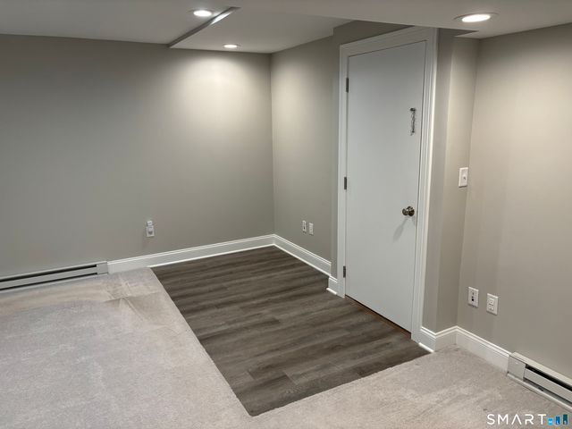 11 Bleeker Circle 11, North Haven, CT 06473