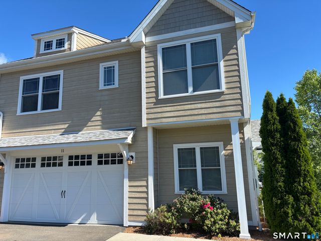 11 Bleeker Circle 11, North Haven, CT 06473