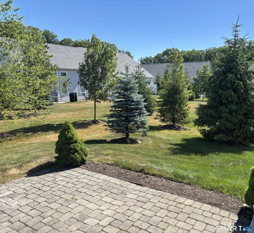 11 Bleeker Circle 11, North Haven, CT 06473