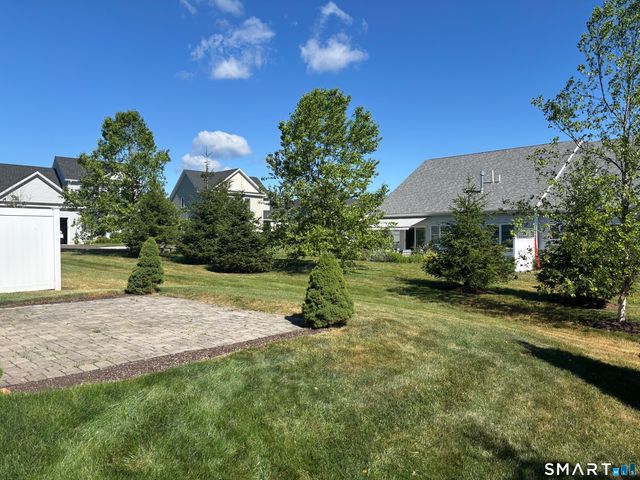 11 Bleeker Circle 11, North Haven, CT 06473