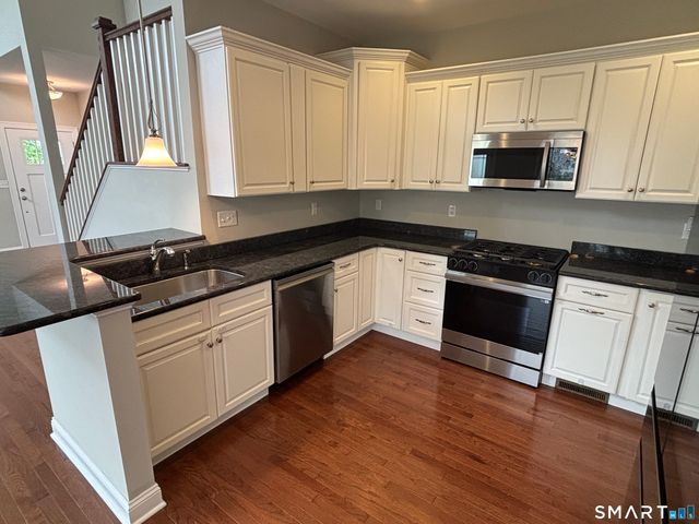 11 Bleeker Circle 11, North Haven, CT 06473