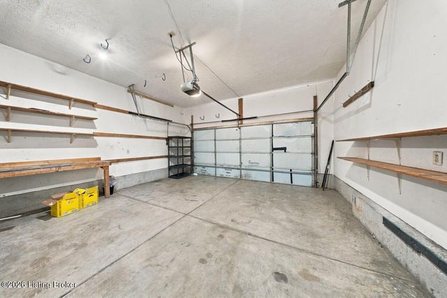 354 Bentwood Dr, Shepherdsville, KY 40165