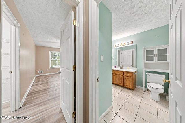 354 Bentwood Dr, Shepherdsville, KY 40165
