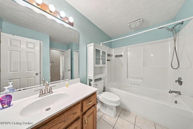 354 Bentwood Dr, Shepherdsville, KY 40165