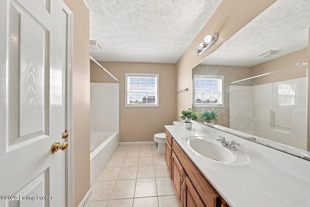 354 Bentwood Dr, Shepherdsville, KY 40165