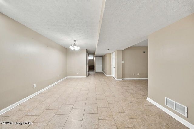354 Bentwood Dr, Shepherdsville, KY 40165