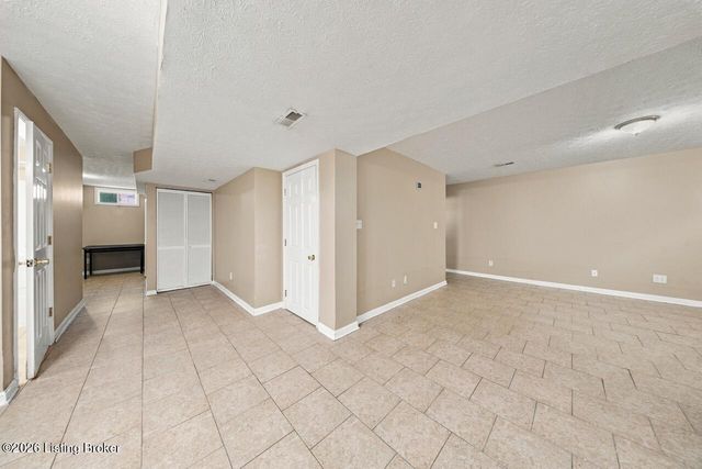 354 Bentwood Dr, Shepherdsville, KY 40165